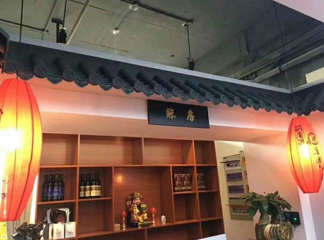 輕質仿古一體瓦讓火鍋店門庭裝飾更加簡單方便快捷